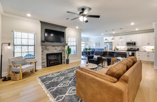 Biking Haven Charming Bella Vista Home with Games!