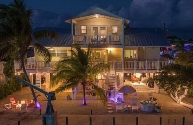 Bikini Bottom-Luxury Water Front