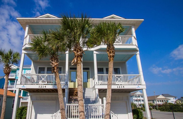 Bikini's & Martini's by Sea Scape Properties