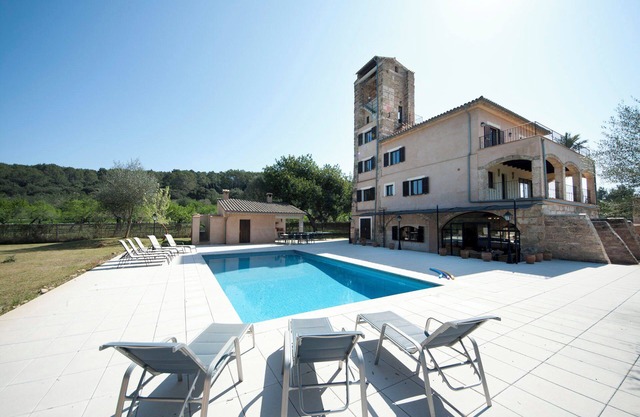 Biniamar Mine - Seven Bedroom House, Sleeps 12