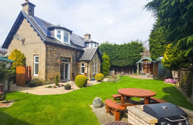 Birchview- central Aviemore accommodation with garden.