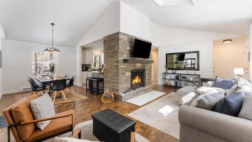 Birchwood by AvantStay Game Room Lake Access