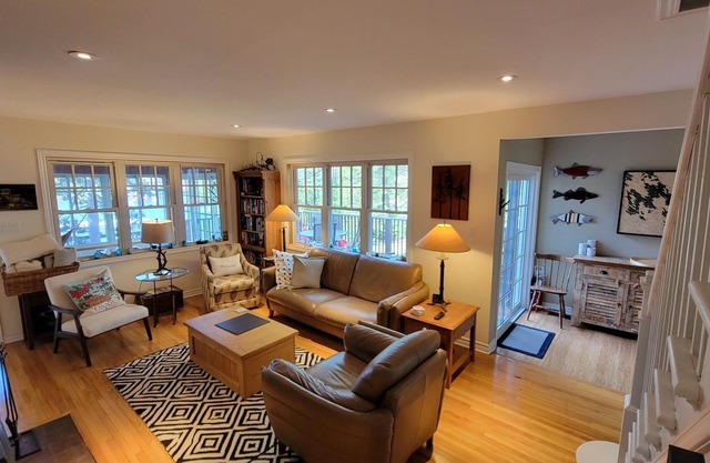 Birchwood in Bala - Stroll to Town from Your Lake Muskoka Retreat!