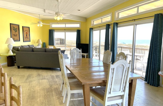 Birdcage House 2 bd 2 ba Pet Friendly gulf-front New ceiling fans, New sofas