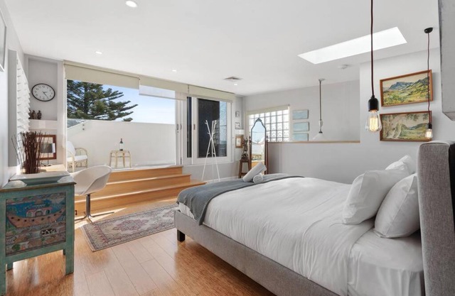 Birds Nest Studio - huge views above North Bondi