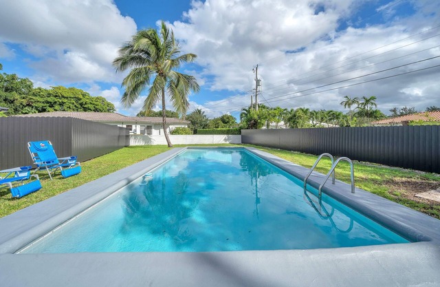 Biscayne Park | Cozy Renovated Duplex with Pool