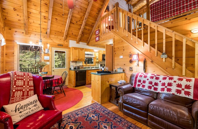 Black Bear Bungalow - Lovely Chalet in the Woods
