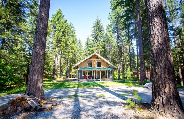 Black Bear Cabin central location to all Leavenworth's outdoor activities.