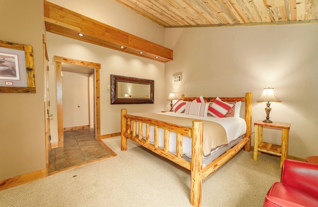 Black Butte Ranch Lodge Room 003