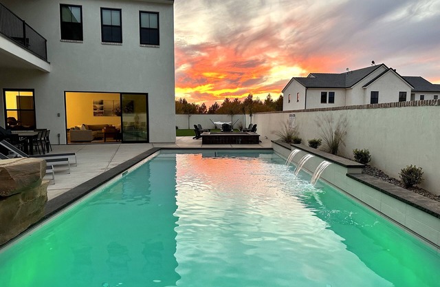 Black Ridge Villa near Sand Hollow & Zions. Sleeps 32. Private pool & hot tub.