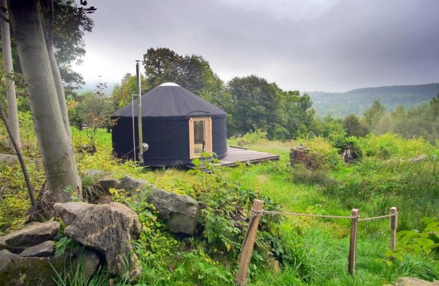 Black Yurt Chromiec