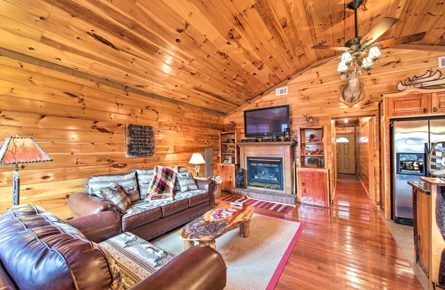 Blairsville Cottage < 1 Mi to Nottely Lake!