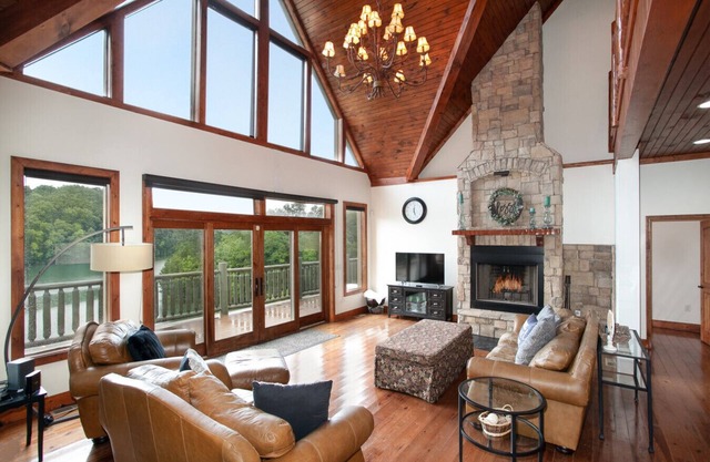 Blessed Getaway: Hot Tub+Theater+LakeView+GAMES!