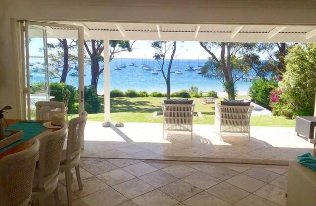 Bliss on the Bay -Beachfront, Dog friendly