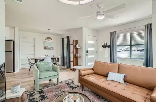 Blissful Arose- walk to the trails and square!