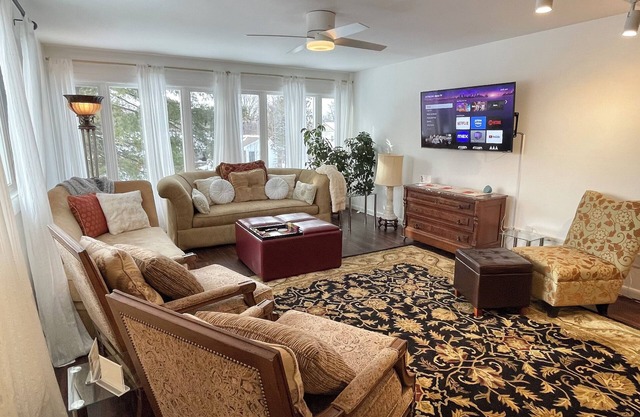 Bloomington Indiana Rental- 3BR/2BA Apartment in upper level of duplex