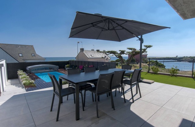 Blow of heart assured for this villa 5 * with swimming pool and SPA face sea
