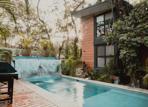 Blue 2BR 2BA 10 Min Beach Walk