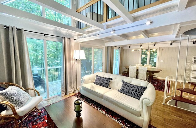 Blue Chalet - Privacy, Golf, Ski, Relax!