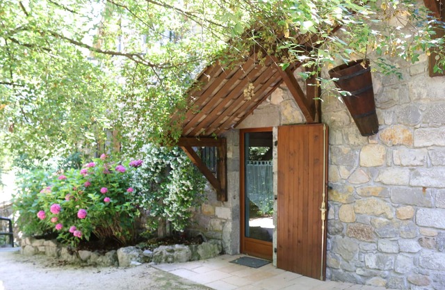 Blue Cottage in Casteljau