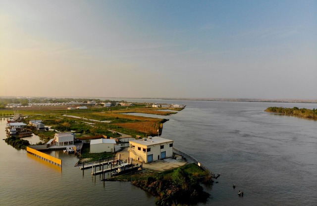 BLUE CRAB LODGE A (WATERFRONT)