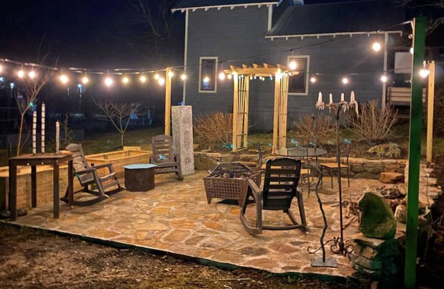 Blue Crest Cottage-steps to downtown Mentone