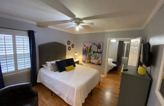 Blue Door Casa Grande - Fast Fiber Wifi & The Comforts of Home!