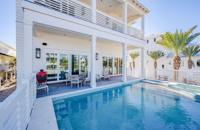 Blue Fin" - Your Ultimate Luxury Retreat!