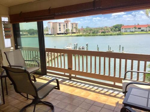 Blue Haven Condo - Waterfront, Heated Pool, Bay