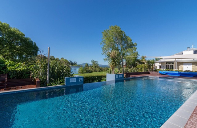 Blue Heron Lodge - Hamurana Holiday Home