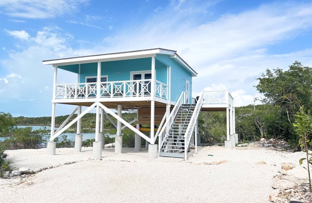 Blue Hole Lodge - Bonefish Heaven with Blue Hole in Backyard