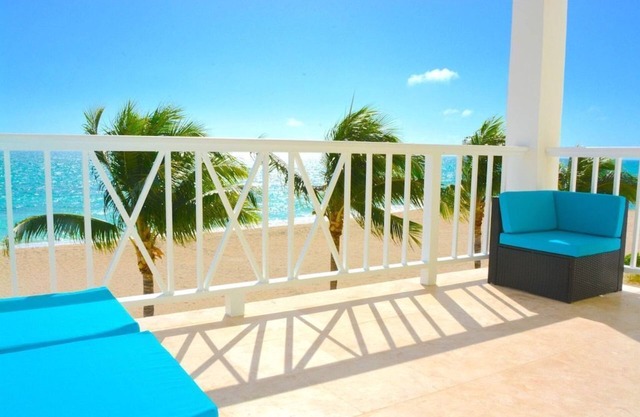 Blue Horizon Villa - Beachfront Villa, Gated Community
