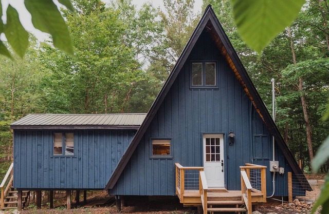Blue Hour A-Frame: Modern Boho Escape w/ Hot Tub