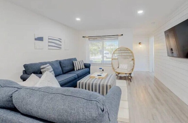 Blue Inlet- A 2-bedroom Coastal villa close to Beach