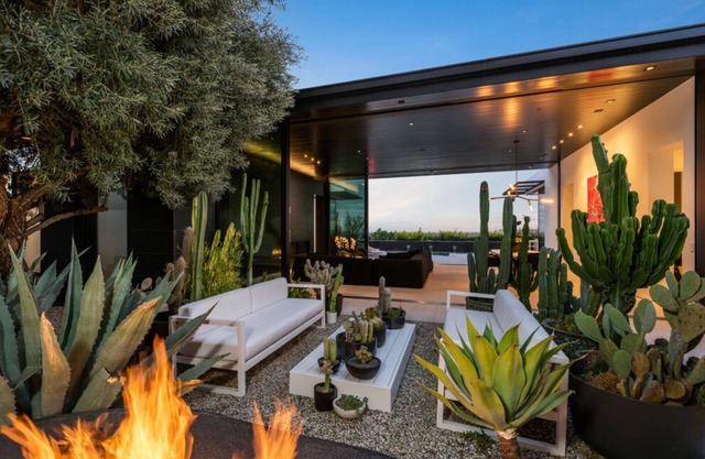 Blue Jay Hill - Epitome of Luxury Living With Panoramic Jetliner Views