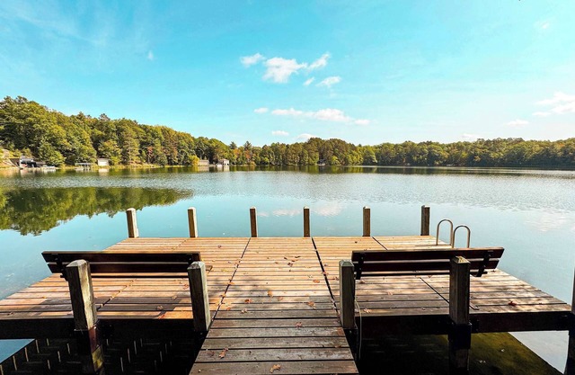 Blue Lake Cottage - Pet Friendly Rental