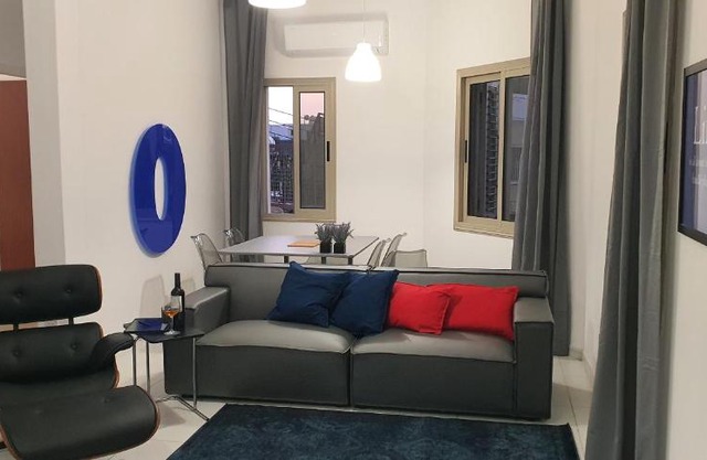 BLUE LUXURY APARTMENT (BREAKBOOKING CY-SERVICES LTD)