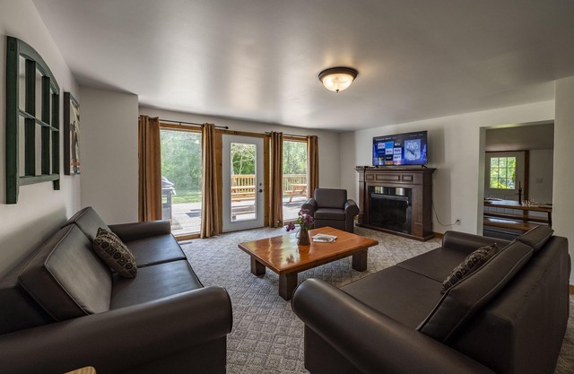 Blue Mountain VERY PRIVATE Cottage@Ski Hills/Hot Tub