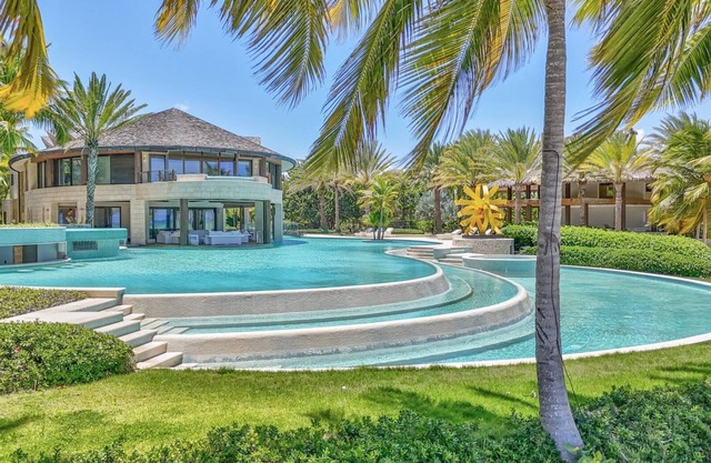 Blue Oasis - Beachfront with breathtaking views
