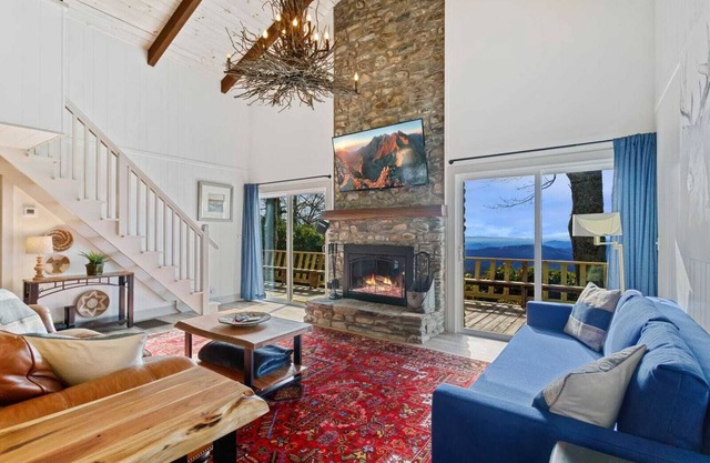 Blue Ridge Mountain Chalet with Great Views