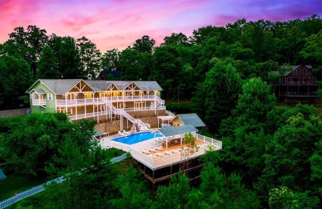 Blue Ridge Mountain Retreat | Sleeps 26 | Pool, Spa, Game Room | Family Reunions