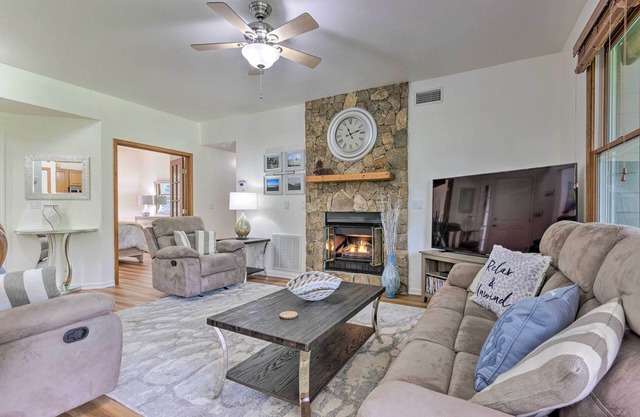 Blue Ridge Mtn Views: Condo w/Furnished Balcony