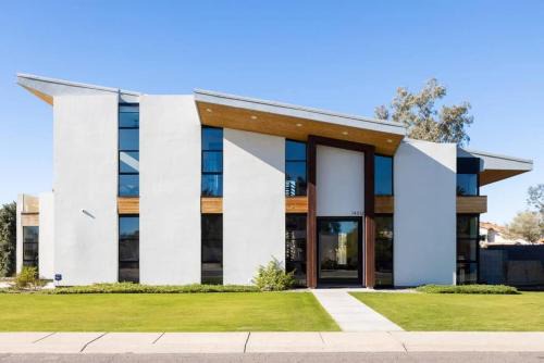 Blue Sky Modern - Iconic Architecture Pool & Spa
