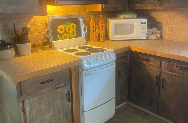 Blue Sky Ranch, 1 acre, FAST WiFi in Alpharetta/Midway, Pets welcome w/fee100 ea