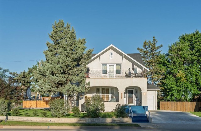 Bluebelle SD Historic Vacation Home - Sleeps 10 - Perfect for Family & Friends