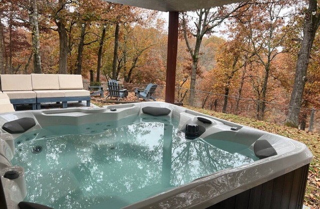 Blueberry Hill Lake House-Cottage at Beaver Lake