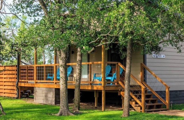 Bluebonnet Waterfront Cottage with Hot Tub