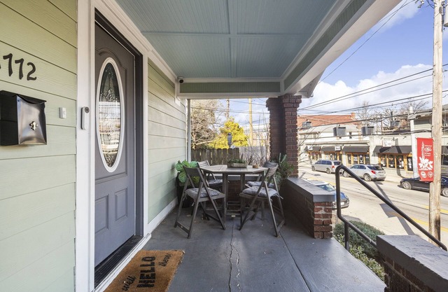 Bluegrass Manor: Home & Apartment, LOCATION!!
