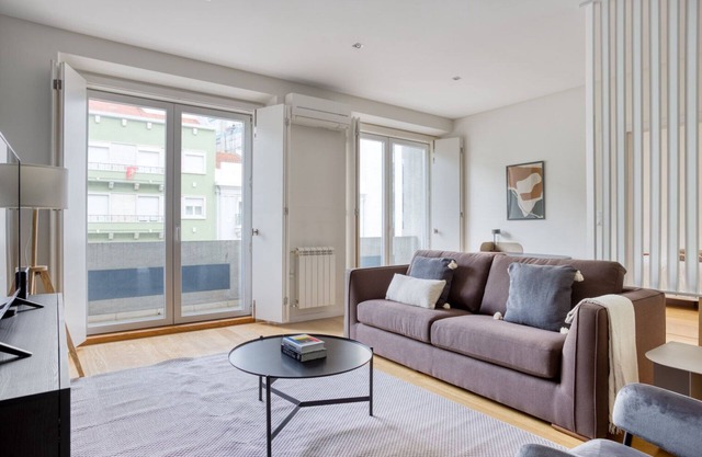 Blueground | Alameda, fully furnished & equipped