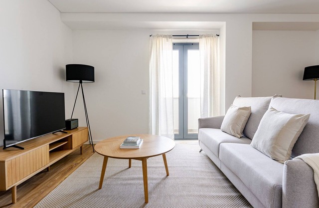 Blueground | Alvalade, balcony, nr Campo Pequeno